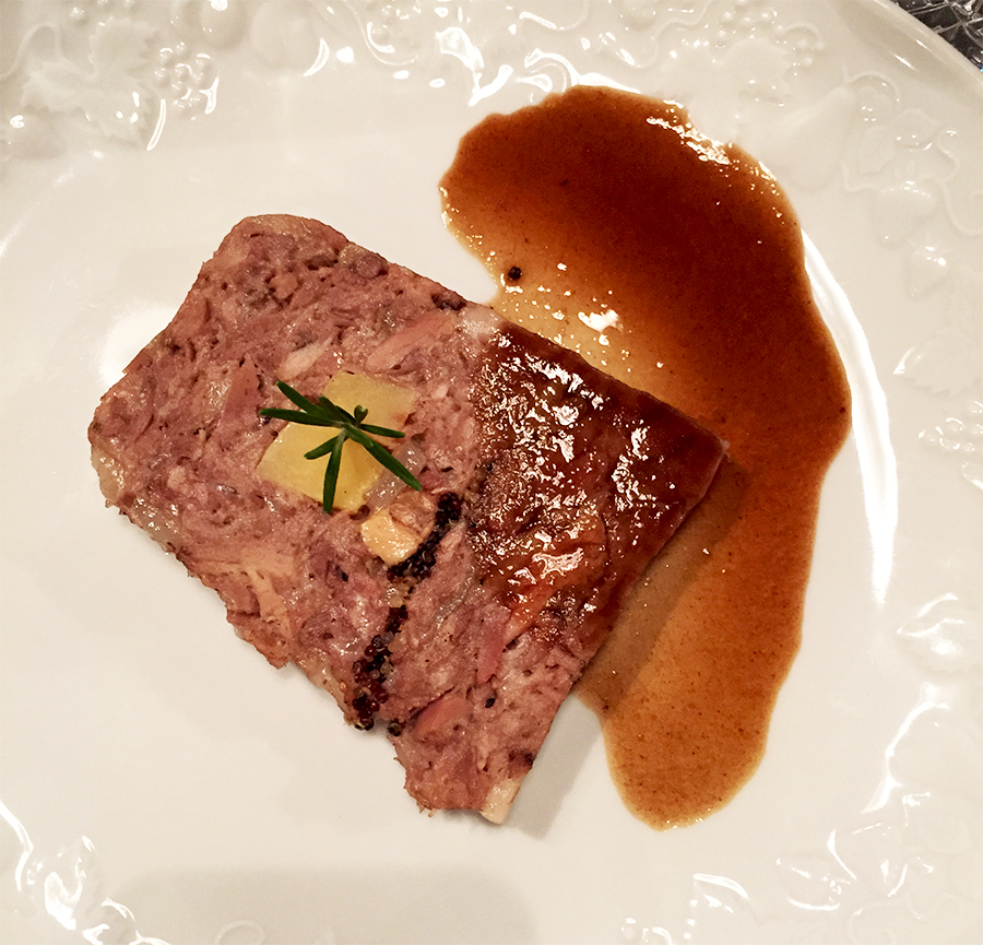 Jarret de porc farci au foie gras et coing -  Ancienne Maison Gradelle  © Tendance Food