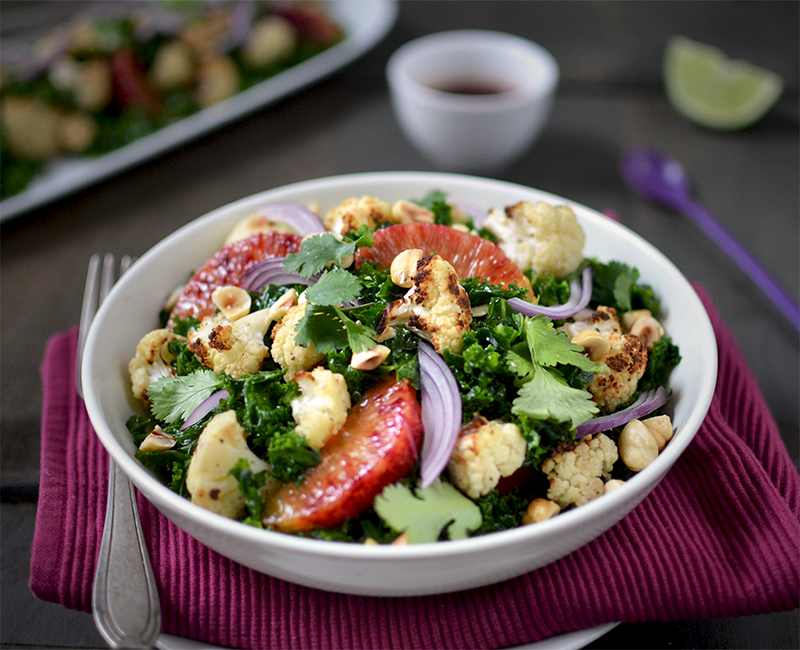 Salade de kale et chou-fleur rôti, sauce aigre douce ©TendanceFood.com