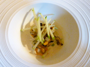 Amuse-bouche : Nage de moule à la crème et granny smith