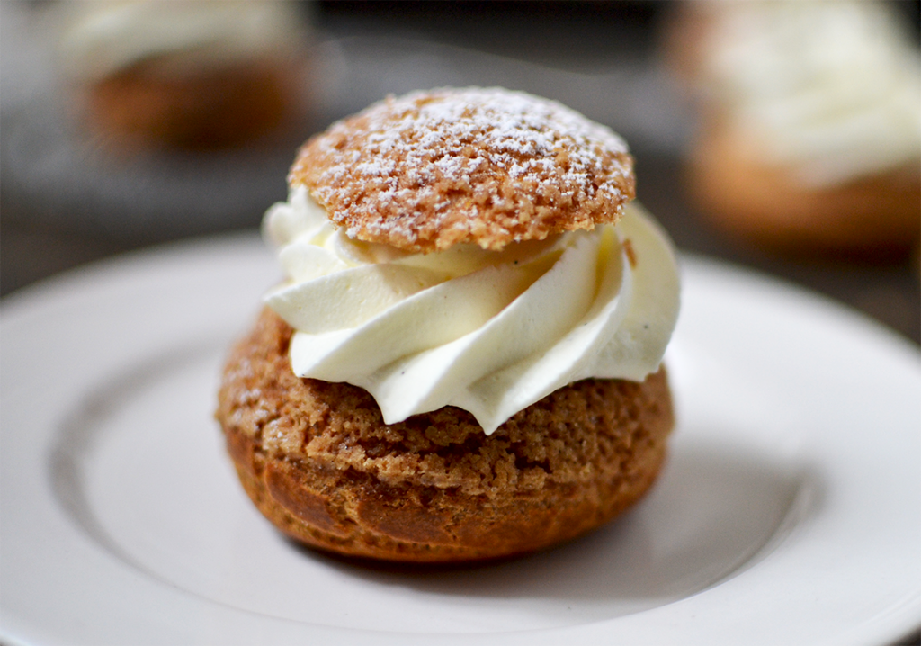 Choux poire, vanille, caramel - Tendance food