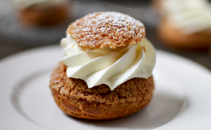 Choux poire, vanille, caramel - Tendance food