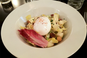 Oeuf mollet aux endives, crème de roquefort - Bistrot Les Affranchis © Tendance Food