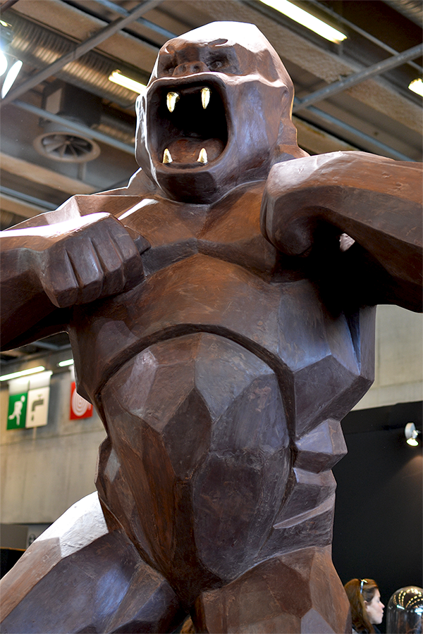 King Kong en chocolat, sculpture de Richard Orlinski en association avec Jean-­Paul Hévin - Salon du Chocolat 2014 © Tendance Food