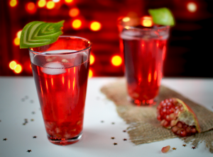 Décoration de pomme en feuille sur cocktail © Tendance Food