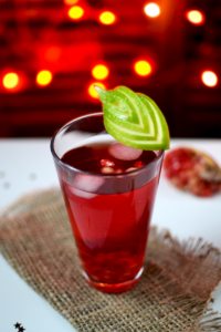 Décoration de pomme en feuille sur cocktail © Tendance Food