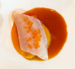 Filet de sole, œufs de saumon, purée de courge, jus carotte-orange - Porte 12 ©TendanceFood.com