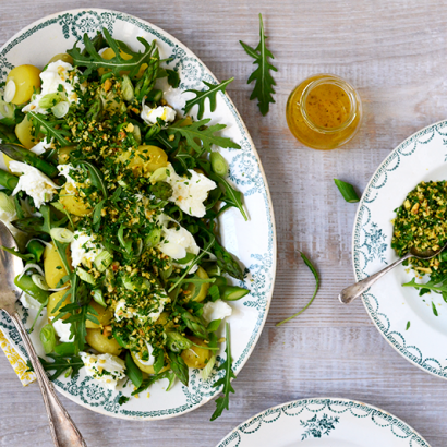 Salade de pommes de terre nouvelles aux asperges, gremolata à la noisette ©TendanceFood.com