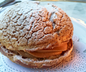 Choux praliné, amandes caramélisées - Brasserie Barbès ©TendanceFood.com