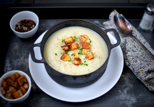 Velouté de topinambours et panais, croûtons fumés © Tendance Food