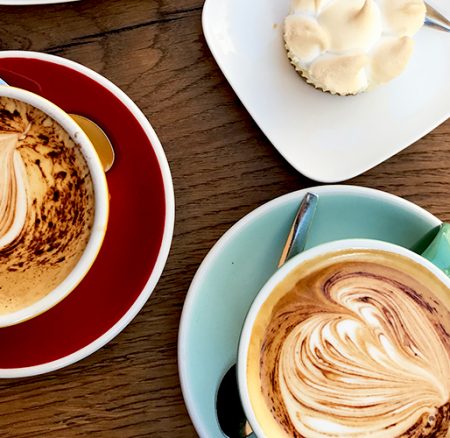 Découvrez le Café Bunna, le plus petit coffee shop d’Annecy