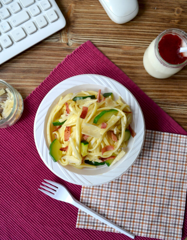 Lunch box : Pâtes express à la crème, courgette et bacon ©TendanceFood.com