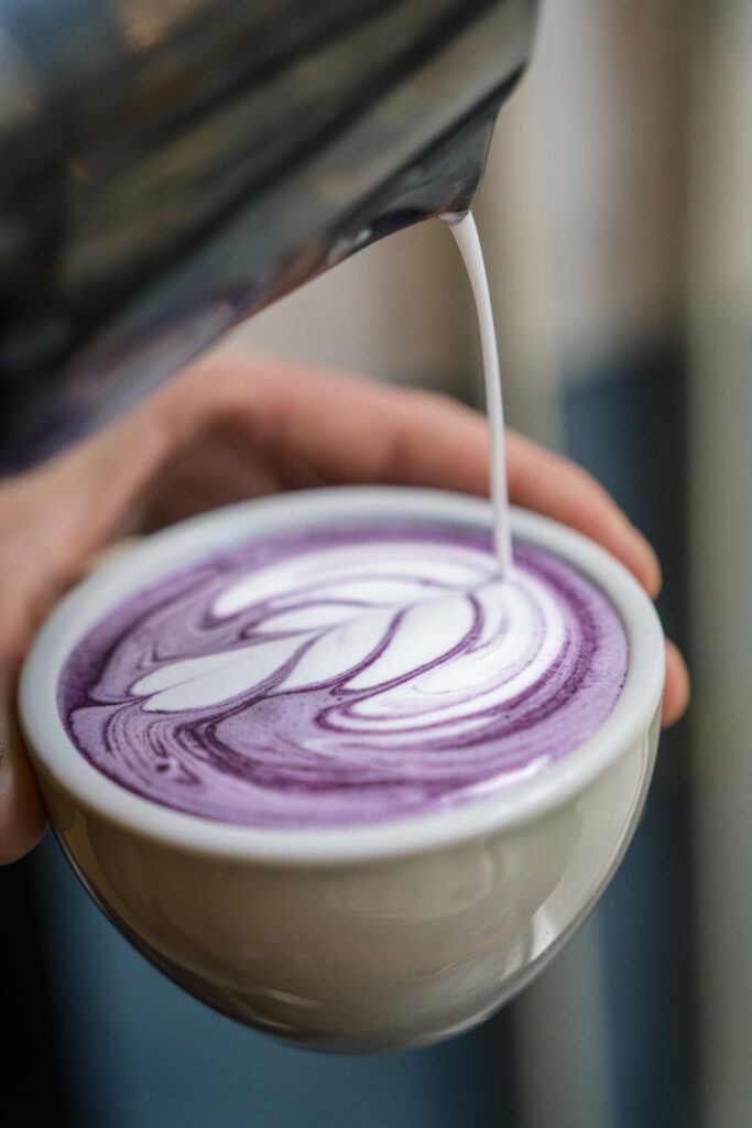 Purple Latte - La Main Noire ©Antoine Jaussaud