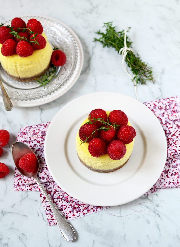 Cheesecake au coulis de framboise et thym citron ©TendanceFood.com