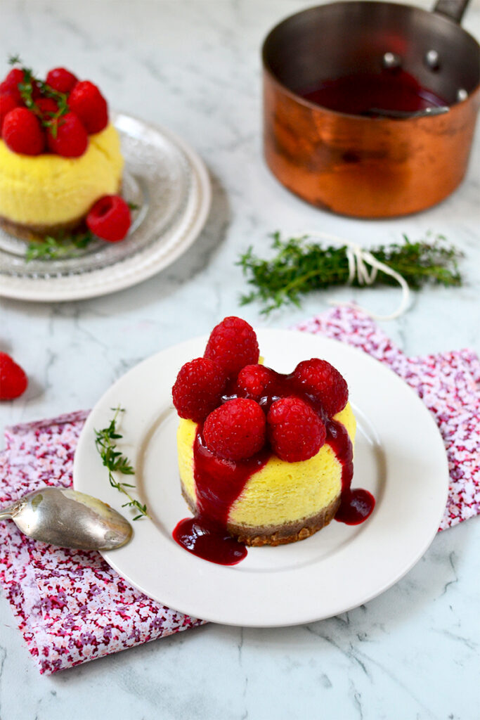 Cheesecake au coulis de framboise et thym citron ©TendanceFood.com