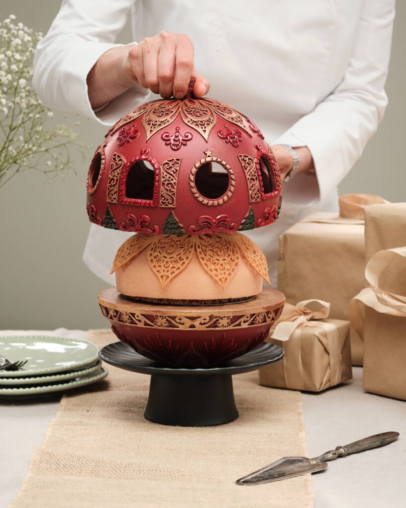 ©Nina Métayer - Buche signature 2025 - Boule de Noël