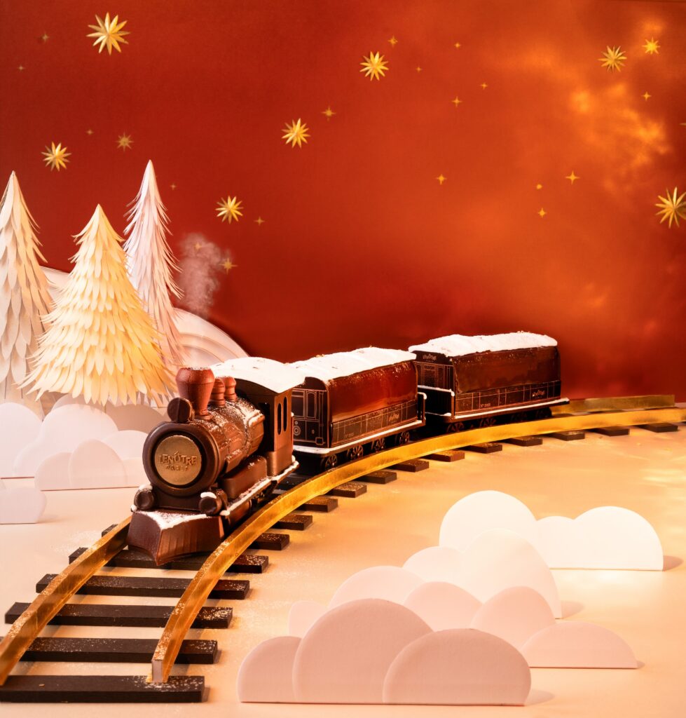 Bûche Signature 2025 Le Train des Merveilles ©Lenôtre