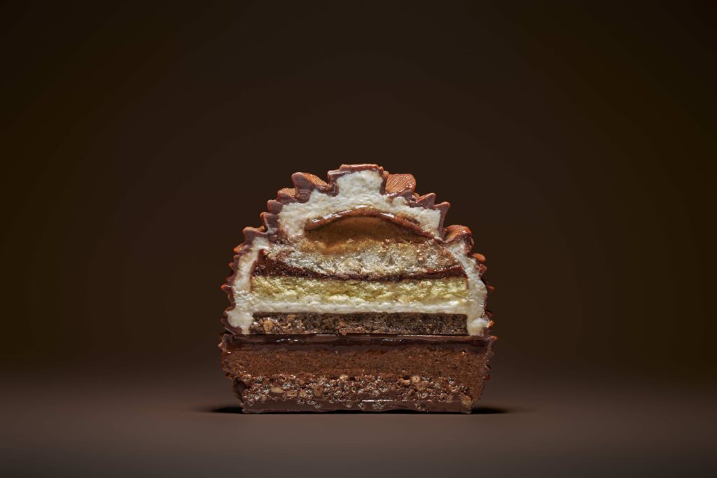 Bûche 2025 The Peninsula Paris ©Laurent Fau